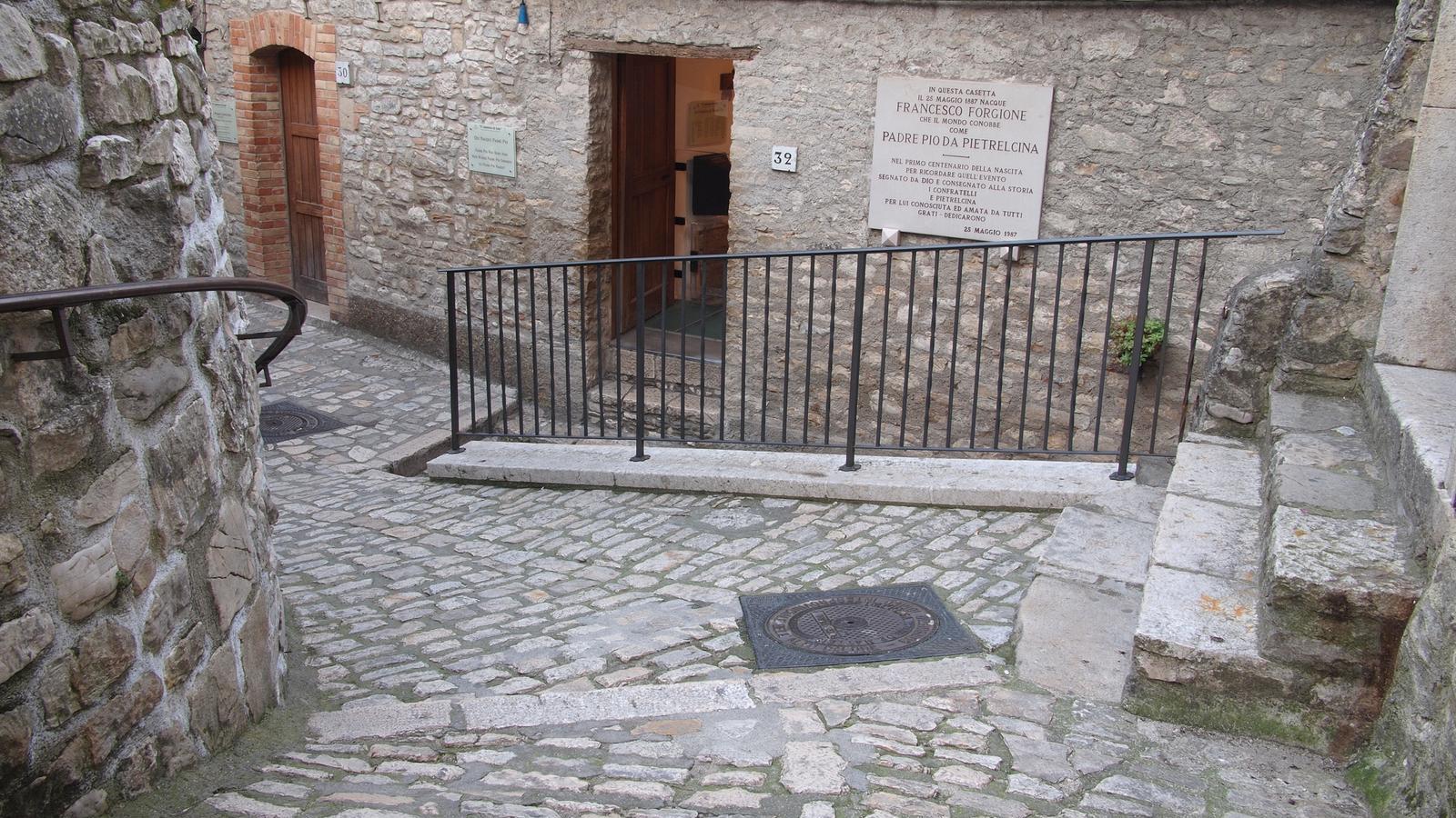 Rione Castello e Casa Natale di Padre Pio a Pietrelcina